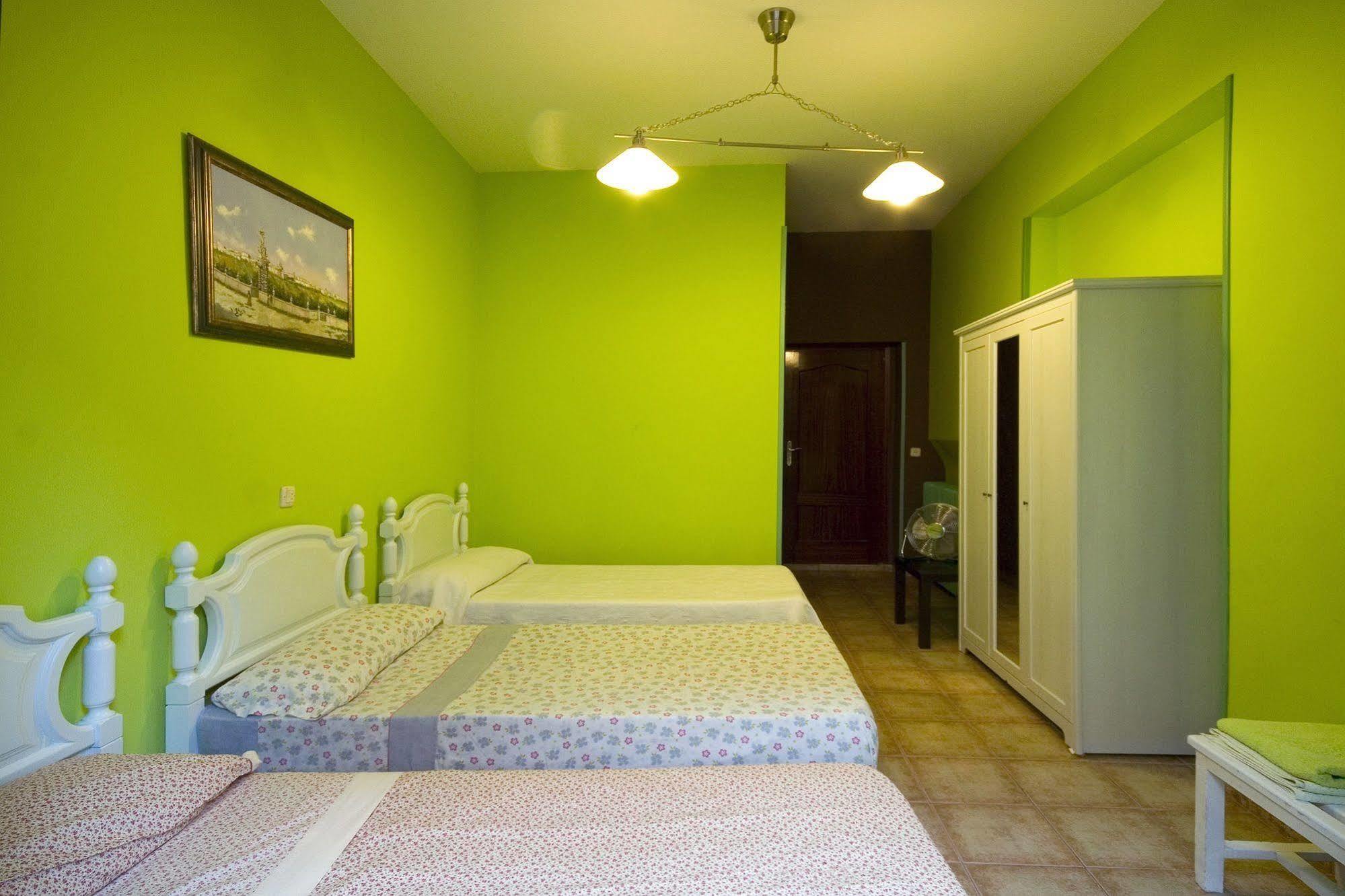 Hostal Rico Madrid Exterior foto
